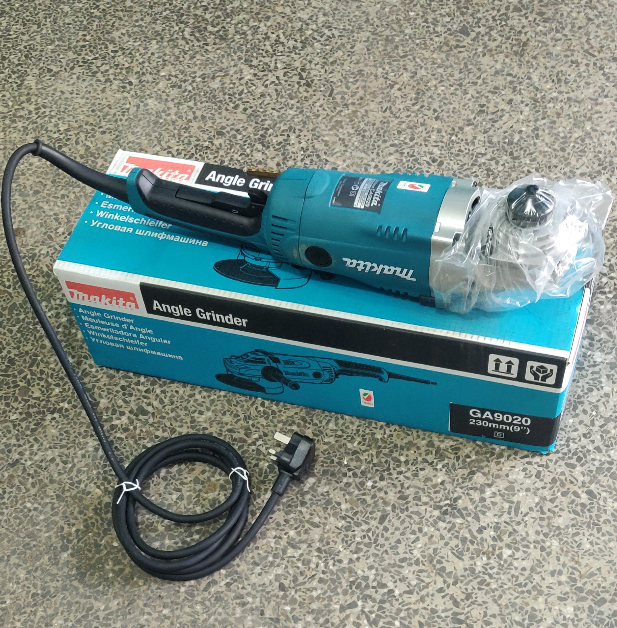 AMOLADORA MAKITA 2200W GA9020 9 230MM